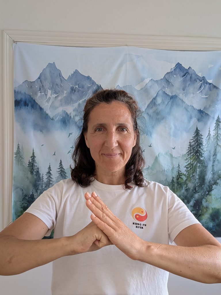 Angeles profesora de taichi y qigong CEO de Centro Raices